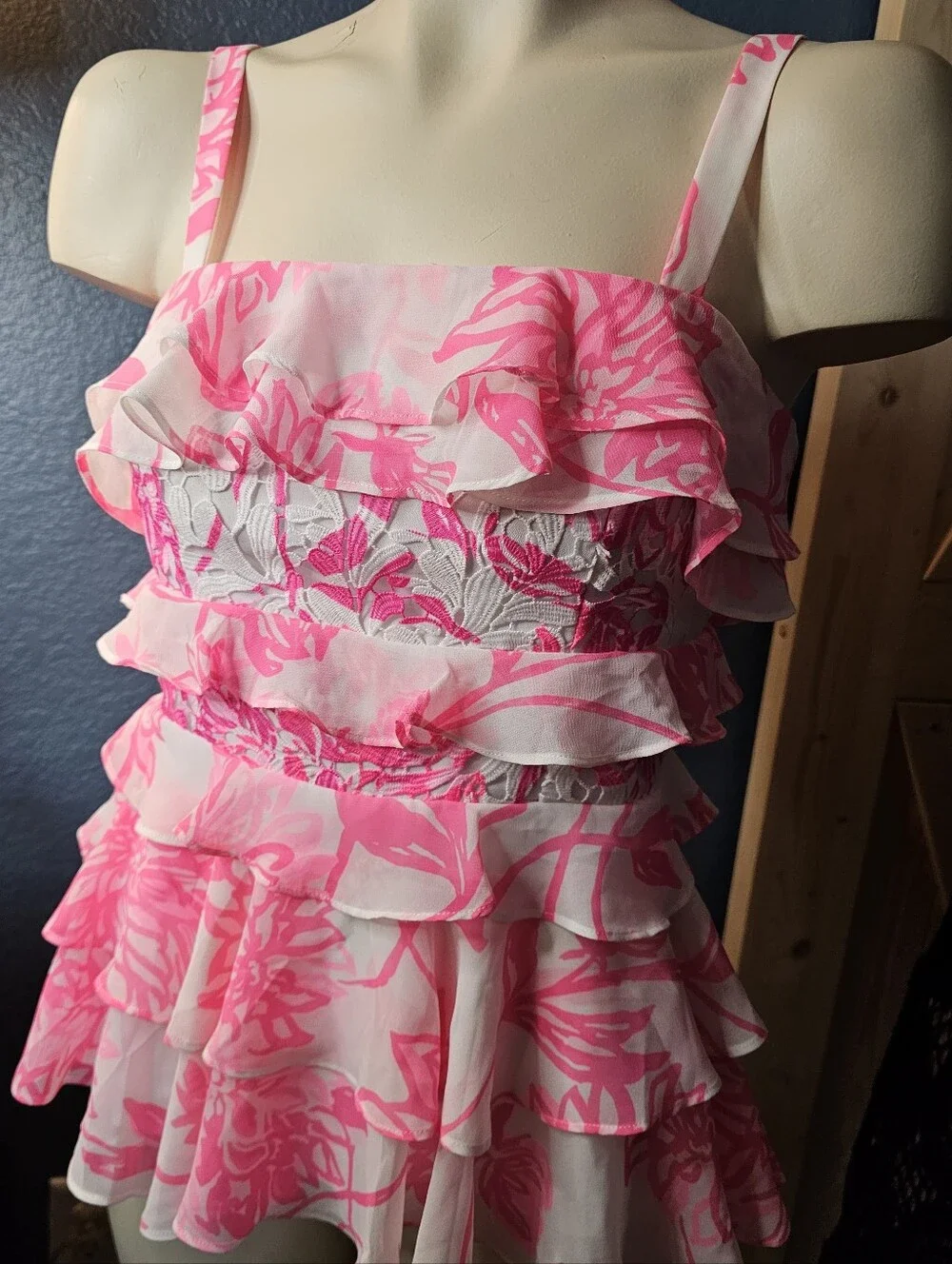 Lilly Pulitzer White Top with Pink Floral Ruffle Detail - Picture 1 of 8